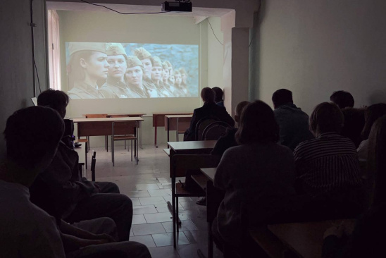 В общежитии РОСБИОТЕХа прошел показ фильма «А зори здесь тихие»